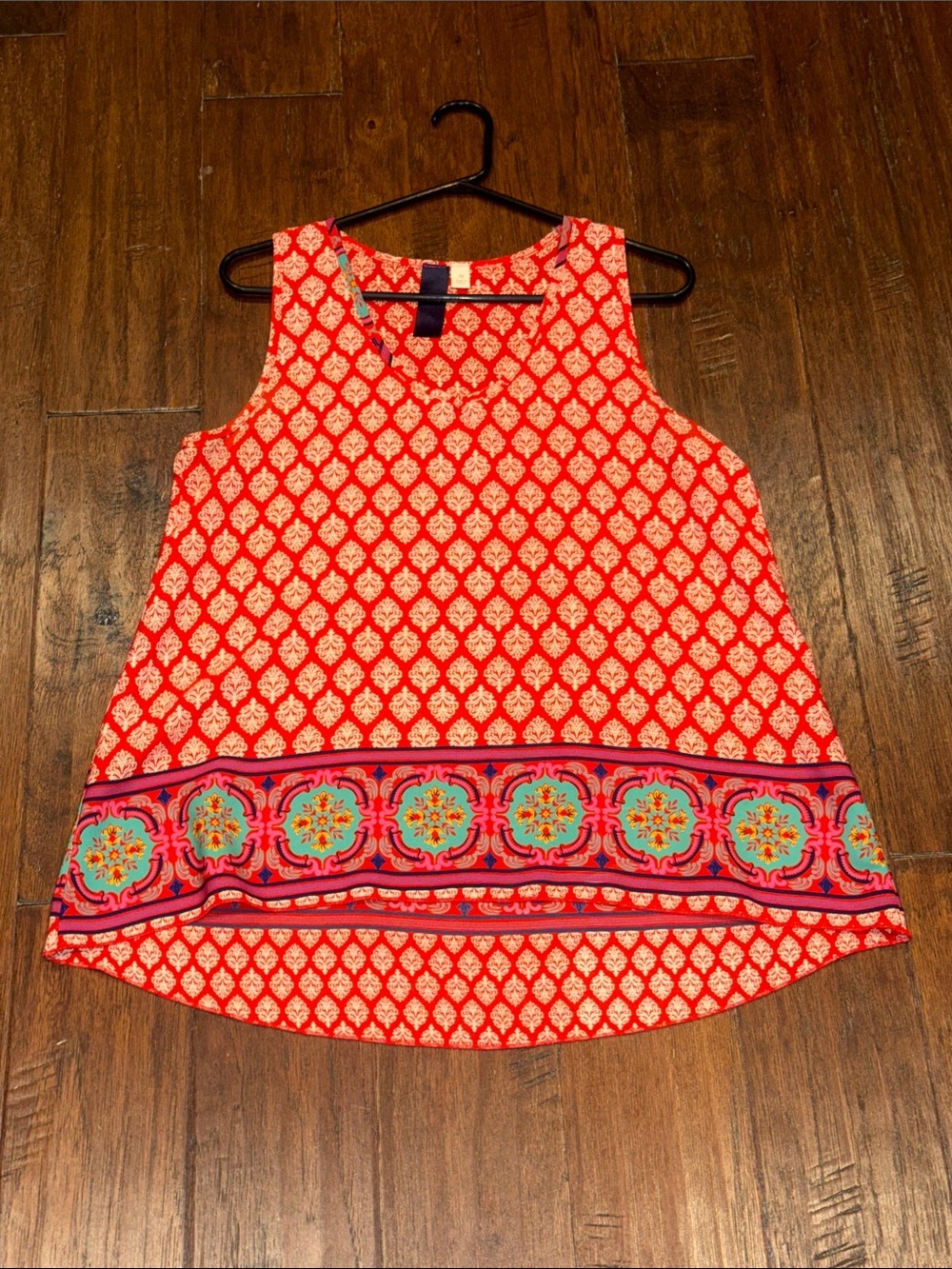 Size Medium Sleeveless Red Patterned Border-Print Tank Top